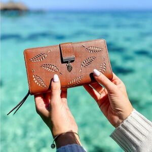 Vagabond Goods “Sea La Vie” brown wallet Wanderlust Beachly Box NEW